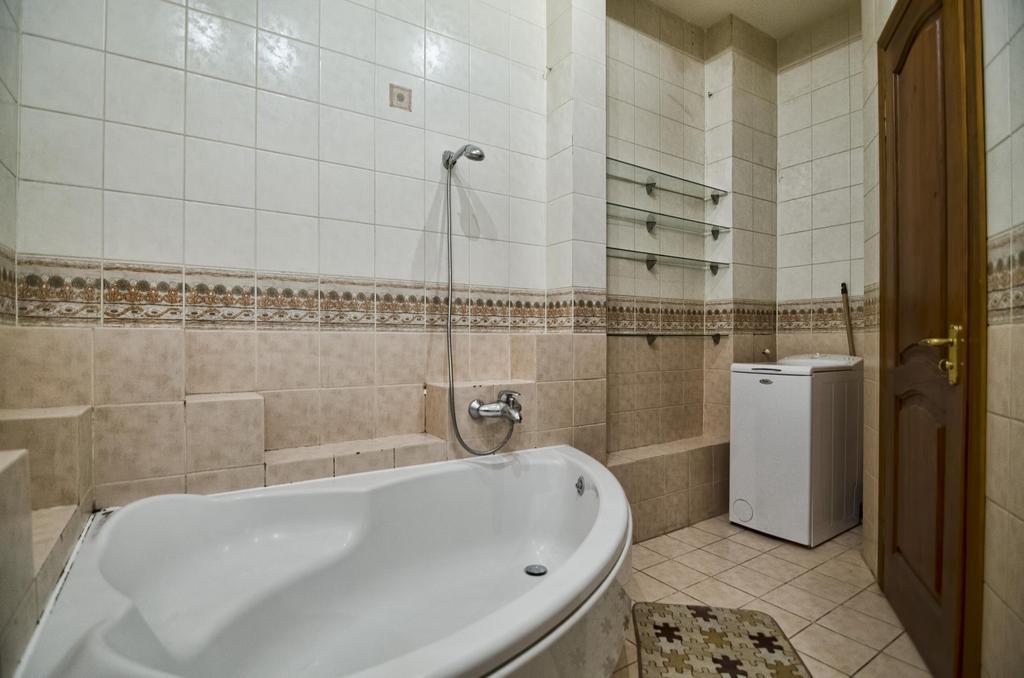 Apartment Hnatuka Center Lviv Dış mekan fotoğraf